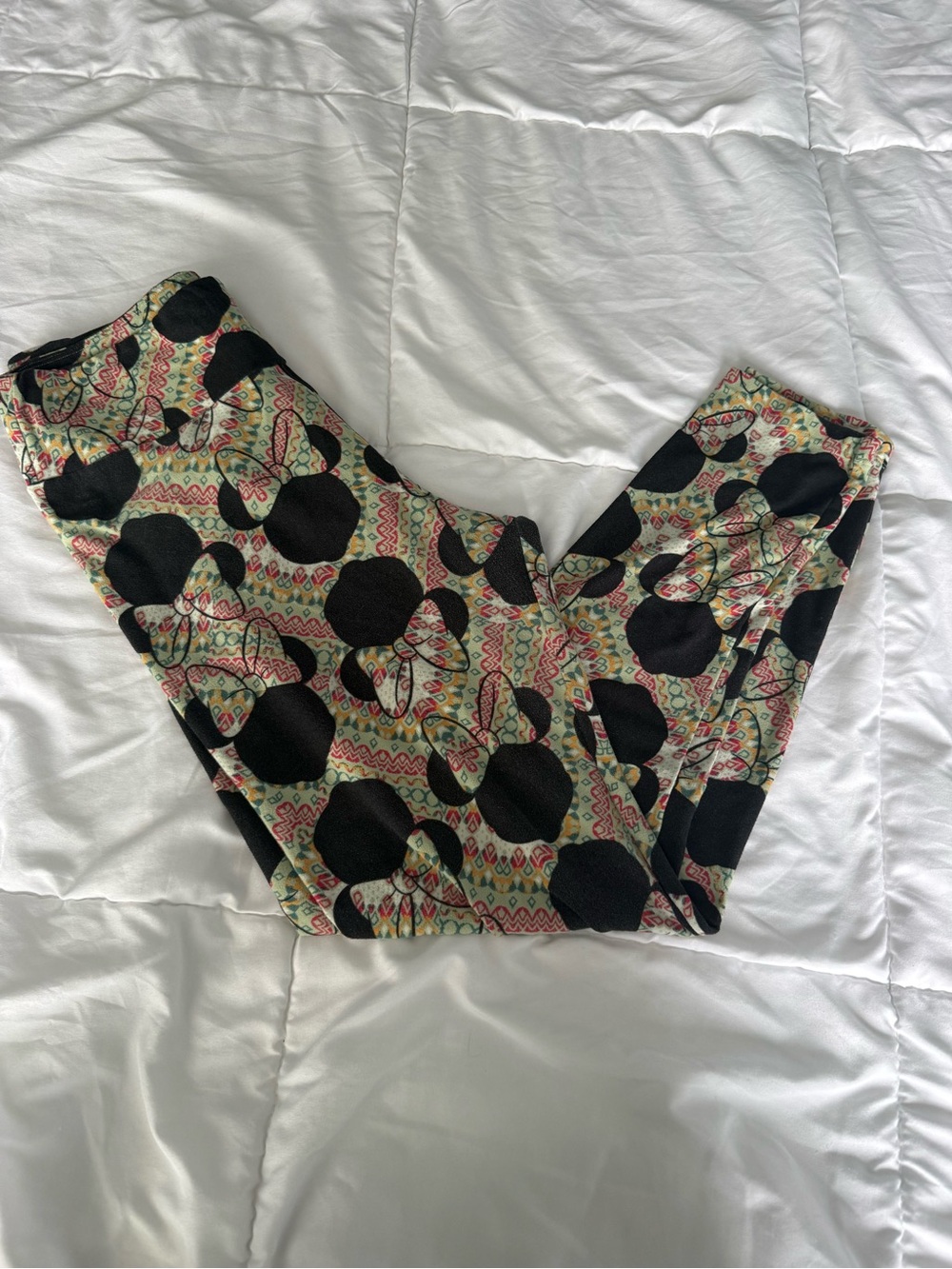 LuLaRoe Leggings Minie Mouse print and Multicolor